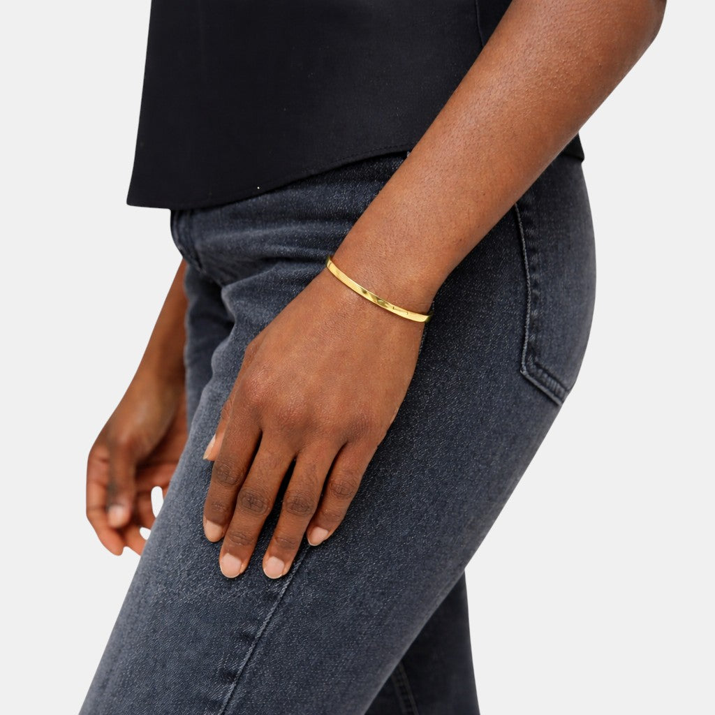 Noviqlo | Minimalist Cuff Bracelet